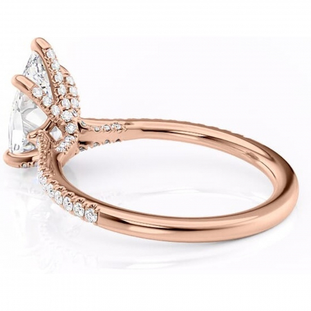 Inel de logodnă Noa din aur Rose 18kt cu moissanite tăietură pară – Montură pavé rafinată pentru profil înalt | Personalizează și configurează gratuit online [4]