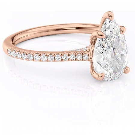 18K - Inel de logodnă Noa din aur Rose 18kt cu moissanite tăietură pară – Montură pavé rafinată pentru profil înalt | Personalizează și configurează gratuit online