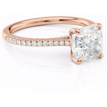 18K - Inel de logodnă Noa din aur Rose 18kt cu moissanite tăietură pernă – Montură pavé rafinată pentru profil înalt | Personalizează și configurează gratuit online