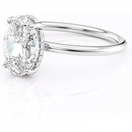 Inel de logodnă Nyla din aur Alb 14kt cu moissanite tăietură ovală – Montură Kamellie joasă rafinată pentru profil jos | Personalizează și configurează gratuit online [6]