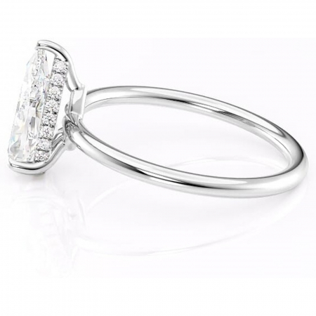 Inel de logodnă Nyla din aur Alb 14kt cu moissanite tăietură pară – Montură Kamellie joasă rafinată pentru profil jos | Personalizează și configurează gratuit online [5]