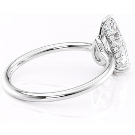 Inel de logodnă Nyla din aur Alb 14kt cu moissanite tăietură pară – Montură Kamellie joasă rafinată pentru profil jos | Personalizează și configurează gratuit online [2]