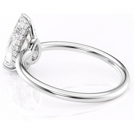 Inel de logodnă Nyla din aur Alb 14kt cu moissanite tăietură pară – Montură Kamellie joasă rafinată pentru profil jos | Personalizează și configurează gratuit online [4]