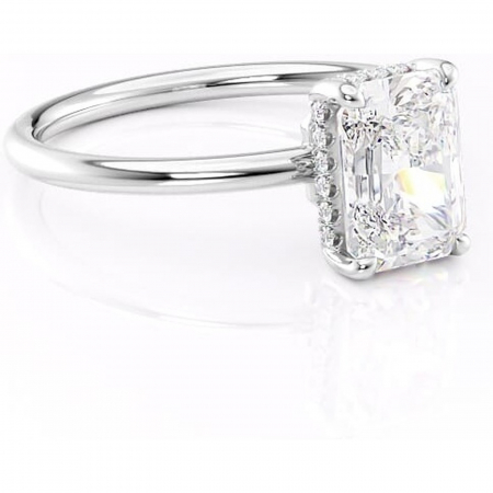 18K - Inel de logodnă Nyla din aur Alb 18kt cu moissanite tăietură radiantă – Montură Kamellie joasă rafinată pentru profil jos | Personalizează și configurează gratuit online