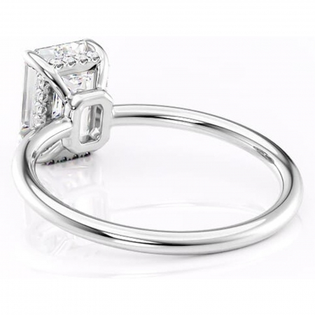 Inel de logodnă Nyla din aur Alb 14kt cu moissanite tăietură smarald – Montură Kamellie joasă rafinată pentru profil jos | Personalizează și configurează gratuit online [3]