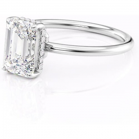 Inel de logodnă Nyla din aur Alb 14kt cu moissanite tăietură smarald – Montură Kamellie joasă rafinată pentru profil jos | Personalizează și configurează gratuit online [6]