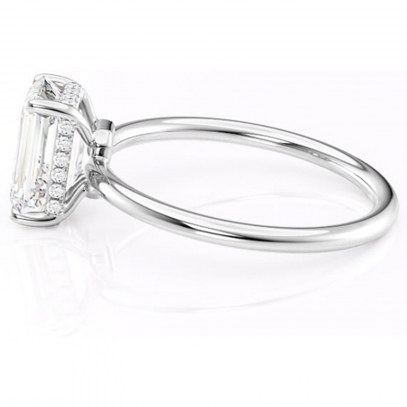 Inel de logodnă Nyla din aur Alb 14kt cu moissanite tăietură smarald – Montură Kamellie joasă rafinată pentru profil jos | Personalizează și configurează gratuit online [5]