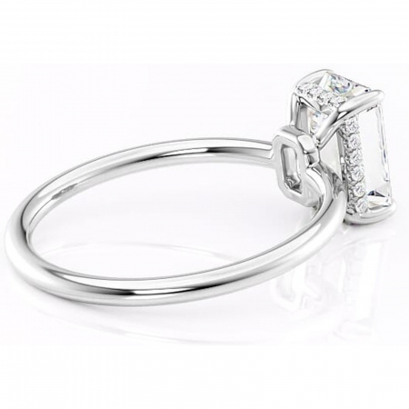 Inel de logodnă Nyla din aur Alb 14kt cu moissanite tăietură smarald – Montură Kamellie joasă rafinată pentru profil jos | Personalizează și configurează gratuit online [2]