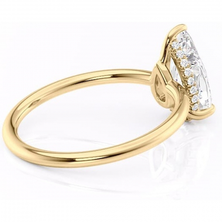 Inel de logodnă Nyla din aur Galben 18kt cu moissanite tăietură pară – Montură Kamellie joasă rafinată pentru profil jos | Personalizează și configurează gratuit online [2]