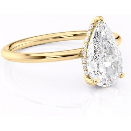 Pară - Inel de logodnă Nyla din aur Galben 18kt cu moissanite tăietură pară – Montură Kamellie joasă rafinată pentru profil jos | Personalizează și configurează gratuit online