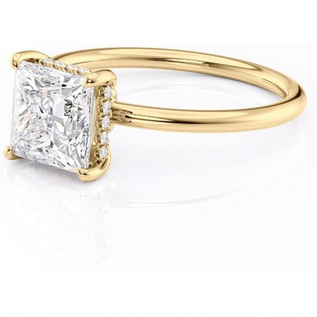 Inel de logodnă Nyla din aur Galben 18kt cu moissanite tăietură princess – Montură Kamellie joasă rafinată pentru profil jos | Personalizează și configurează gratuit online [6]