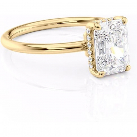 18K - Inel de logodnă Nyla din aur Galben 18kt cu moissanite tăietură radiantă – Montură Kamellie joasă rafinată pentru profil jos | Personalizează și configurează gratuit online