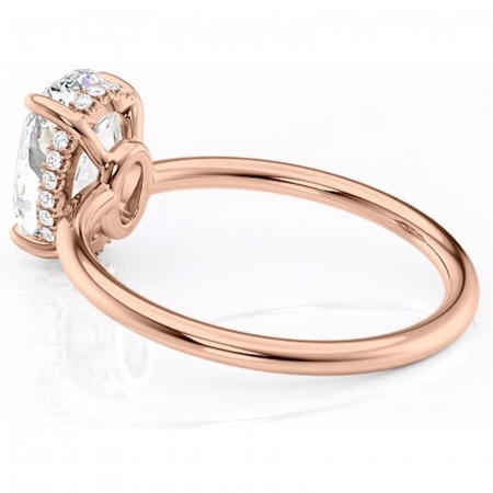 Inel de logodnă Nyla din aur Rose 14kt cu moissanite tăietură ovală – Montură Kamellie joasă rafinată pentru profil jos | Personalizează și configurează gratuit online [4]