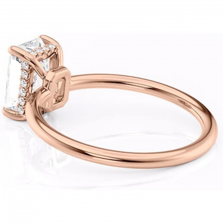 Inel de logodnă Nyla din aur Rose 14kt cu moissanite tăietură radiantă – Montură Kamellie joasă rafinată pentru profil jos | Personalizează și configurează gratuit online [4]
