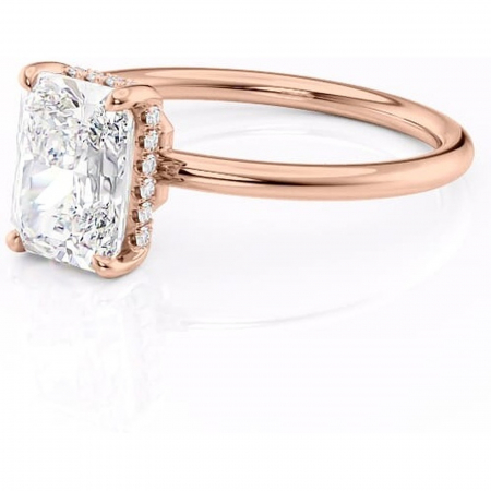 Inel de logodnă Nyla din aur Rose 14kt cu moissanite tăietură radiantă – Montură Kamellie joasă rafinată pentru profil jos | Personalizează și configurează gratuit online [6]