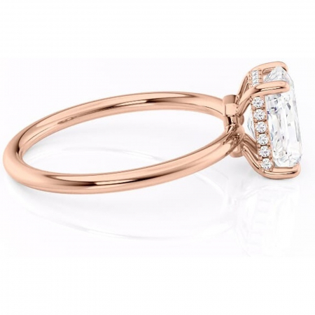 Inel de logodnă Nyla din aur Rose 14kt cu moissanite tăietură radiantă – Montură Kamellie joasă rafinată pentru profil jos | Personalizează și configurează gratuit online [1]