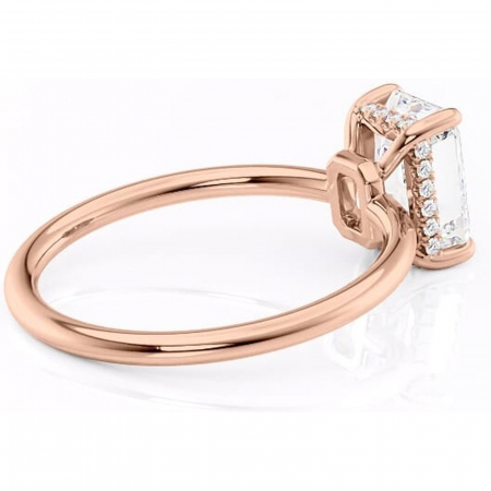 Inel de logodnă Nyla din aur Rose 14kt cu moissanite tăietură radiantă – Montură Kamellie joasă rafinată pentru profil jos | Personalizează și configurează gratuit online [2]