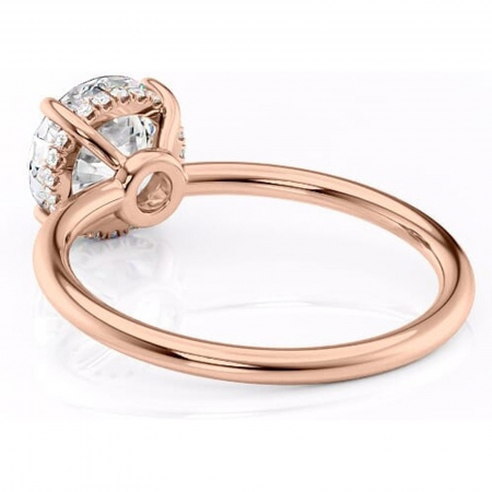 Inel de logodnă Nyla din aur Rose 14kt cu moissanite tăietură rotundă – Montură Kamellie joasă rafinată pentru profil jos | Personalizează și configurează gratuit online [3]