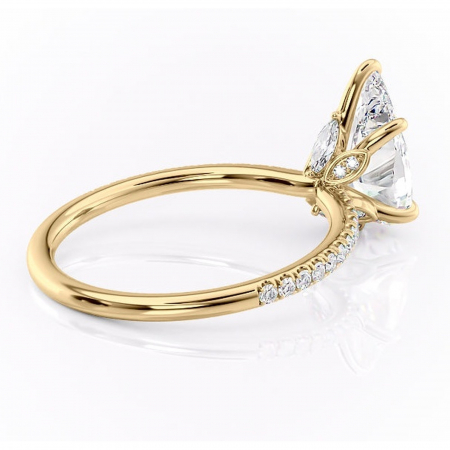 Inel de logodnă Onyxia din aur Galben 18kt cu moissanite tăietură pară – Montură pavé rafinată pentru profil înalt | Personalizează și configurează gratuit online [2]