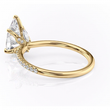 Inel de logodnă Onyxia din aur Galben 18kt cu moissanite tăietură pară – Montură pavé rafinată pentru profil înalt | Personalizează și configurează gratuit online [4]