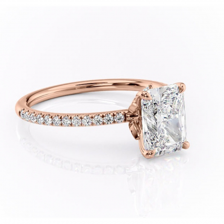 Radiantă - Inel de logodnă Onyxia din aur Rose 18kt cu moissanite tăietură radiantă – Montură pavé rafinată pentru profil înalt | Personalizează și configurează gratuit online