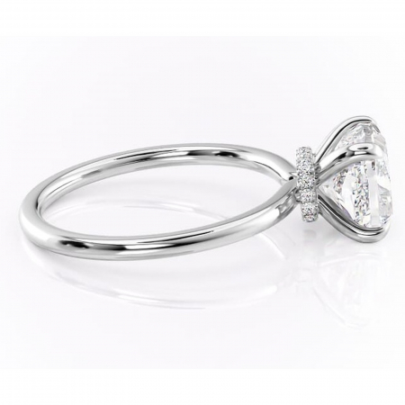 Inel de logodnă Ophelia din aur Alb 14kt cu moissanite tăietură pernă – Solitar rafinată pentru profil înalt | Personalizează și configurează gratuit online [1]