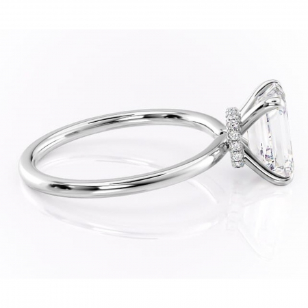 Inel de logodnă Ophelia din aur Alb 14kt cu moissanite tăietură smarald – Solitar rafinată pentru profil înalt | Personalizează și configurează gratuit online [1]