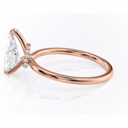 Inel de logodnă Ophelia din aur Rose 18kt cu moissanite tăietură pară – Solitar rafinată pentru profil înalt | Personalizează și configurează gratuit online [5]
