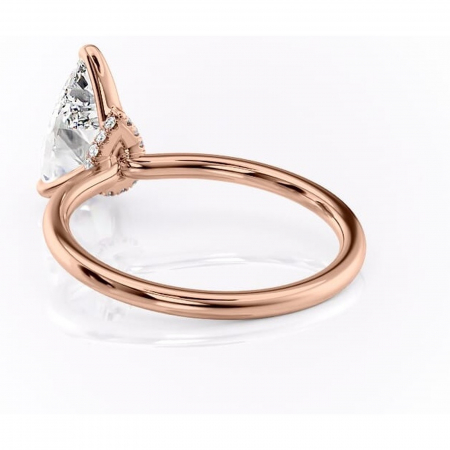 Inel de logodnă Ophelia din aur Rose 18kt cu moissanite tăietură pară – Solitar rafinată pentru profil înalt | Personalizează și configurează gratuit online [3]