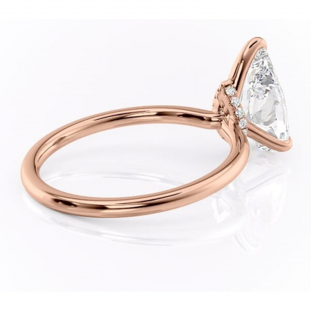 Inel de logodnă Ophelia din aur Rose 18kt cu moissanite tăietură pară – Solitar rafinată pentru profil înalt | Personalizează și configurează gratuit online [2]