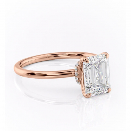 Aur roz - Inel de logodnă Ophelia din aur Rose 18kt cu moissanite tăietură smarald – Solitar rafinată pentru profil înalt | Personalizează și configurează gratuit online