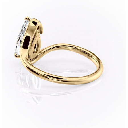 Inel de logodnă Orielle din aur Galben 18kt cu moissanite tăietură pară – Solitar rafinată pentru profil mediu | Personalizează și configurează gratuit online [4]