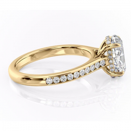 Inel de logodnă Perla din aur Galben 18kt cu moissanite tăietură ovală – Montură cu canal rafinată pentru profil înalt | Personalizează și configurează gratuit online [1]