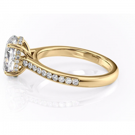 Inel de logodnă Perla din aur Galben 18kt cu moissanite tăietură ovală – Montură cu canal rafinată pentru profil înalt | Personalizează și configurează gratuit online [5]