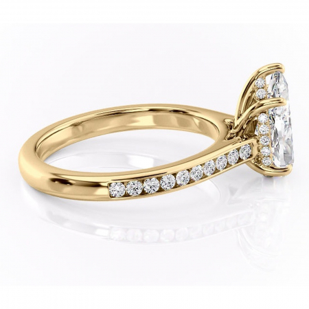 Inel de logodnă Perla din aur Galben 18kt cu moissanite tăietură pară – Montură cu canal rafinată pentru profil înalt | Personalizează și configurează gratuit online [1]