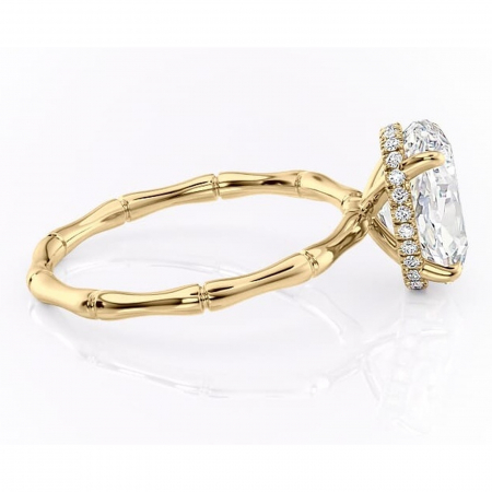 Inel de logodnă Poppy din aur Galben 18kt cu moissanite tăietură ovală – Solitar rafinată pentru profil înalt | Personalizează și configurează gratuit online [1]