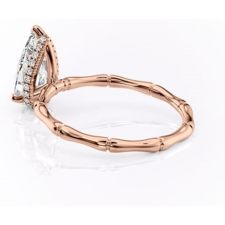 Inel de logodnă Poppy din aur Rose 18kt cu moissanite tăietură pară – Solitar rafinată pentru profil înalt | Personalizează și configurează gratuit online [4]