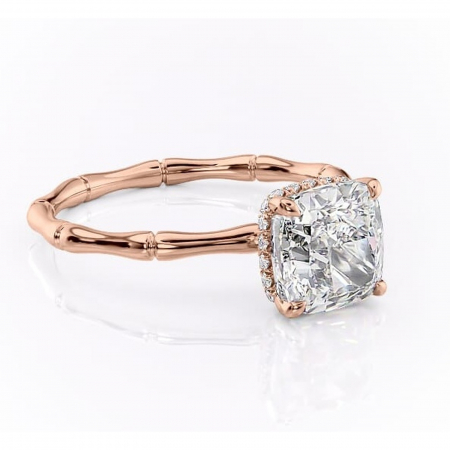 Pernă - Inel de logodnă Poppy din aur Rose 18kt cu moissanite tăietură pernă – Solitar rafinată pentru profil înalt | Personalizează și configurează gratuit online