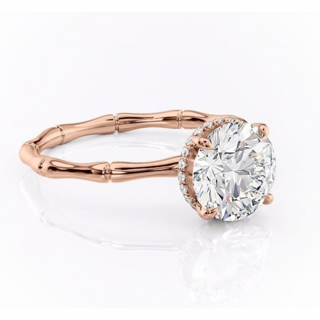 Aur roz - Inel de logodnă Poppy din aur Rose 14kt cu moissanite tăietură rotundă – Solitar rafinată pentru profil înalt | Personalizează și configurează gratuit online