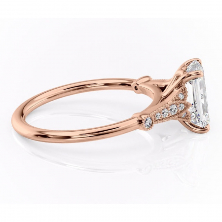 Inel de logodnă Quartzelle din aur Rose 14kt cu moissanite tăietură smarald – Pietre laterale rafinată pentru profil înalt | Personalizează și configurează gratuit online [1]