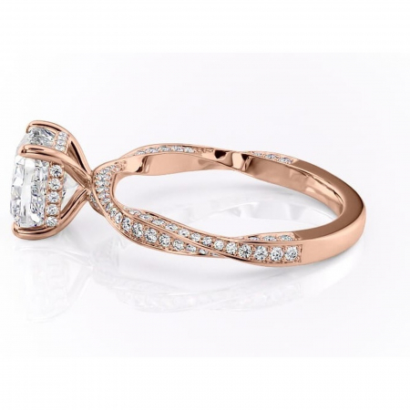 Inel de logodnă Rhea din aur Rose 14kt cu moissanite tăietură pernă – Montură pavé rafinată pentru profil înalt | Personalizează și configurează gratuit online [5]