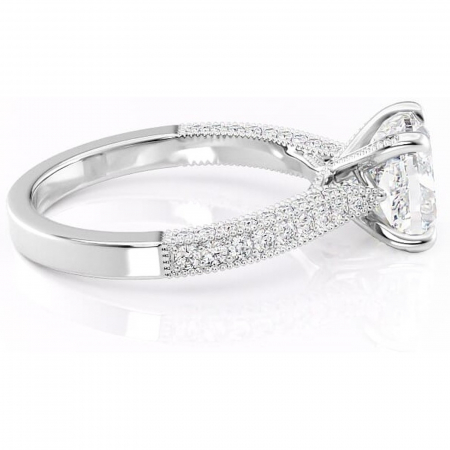 Inel de logodnă Romy din aur Alb 14kt cu moissanite tăietură pernă – Montură pavé rafinată pentru profil înalt | Personalizează și configurează gratuit online [1]