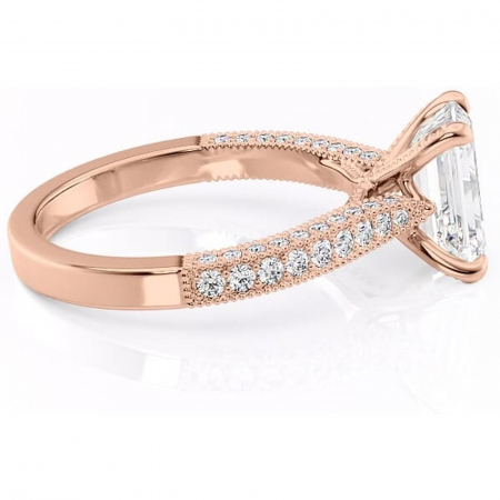 Inel de logodnă Romy din aur Rose 14kt cu moissanite tăietură smarald – Montură pavé rafinată pentru profil înalt | Personalizează și configurează gratuit online [1]