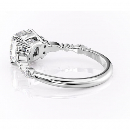 Inel de logodnă Rosamund din aur Alb 14kt cu moissanite tăietură pernă – Pietre laterale rafinată pentru profil mediu | Personalizează și configurează gratuit online [4]