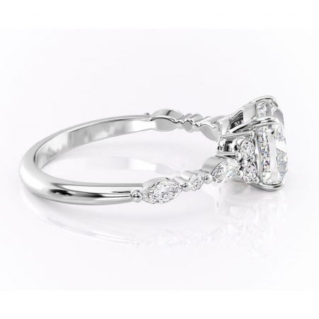 Inel de logodnă Rosamund din aur Alb 14kt cu moissanite tăietură pernă – Pietre laterale rafinată pentru profil mediu | Personalizează și configurează gratuit online [1]