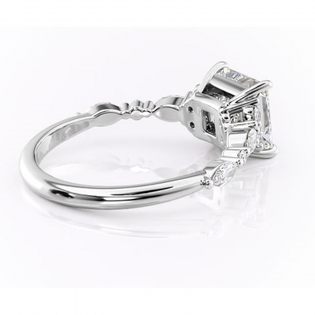 Inel de logodnă Rosamund din aur Alb 14kt cu moissanite tăietură princess – Pietre laterale rafinată pentru profil mediu | Personalizează și configurează gratuit online [2]