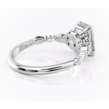 Inel de logodnă Rosamund din aur Alb 14kt cu moissanite tăietură smarald – Pietre laterale rafinată pentru profil mediu | Personalizează și configurează gratuit online [2]