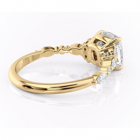 Inel de logodnă Rosamund din aur Galben 14kt cu moissanite tăietură pernă – Pietre laterale rafinată pentru profil mediu | Personalizează și configurează gratuit online [2]