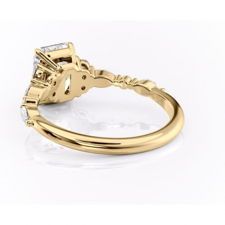 Inel de logodnă Rosamund din aur Galben 14kt cu moissanite tăietură radiantă – Pietre laterale rafinată pentru profil mediu | Personalizează și configurează gratuit online [3]