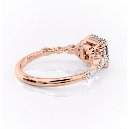 Inel de logodnă Rosamund din aur Rose 14kt cu moissanite tăietură asscher – Pietre laterale rafinată pentru profil mediu | Personalizează și configurează gratuit online [2]